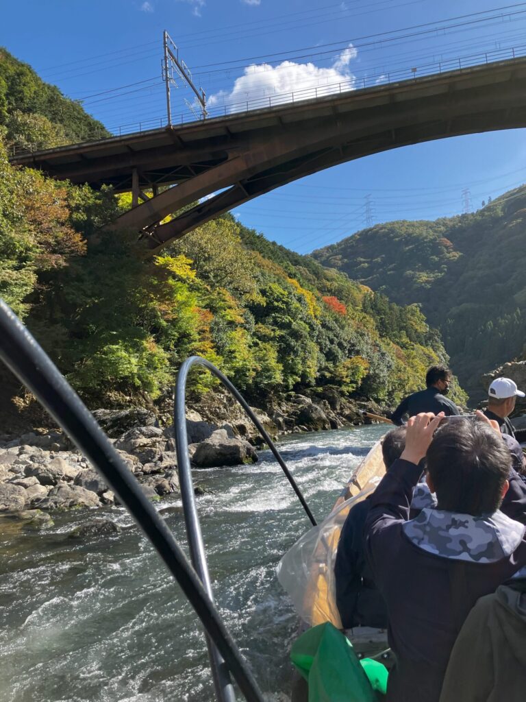 保津川下りを楽しみました　京都府