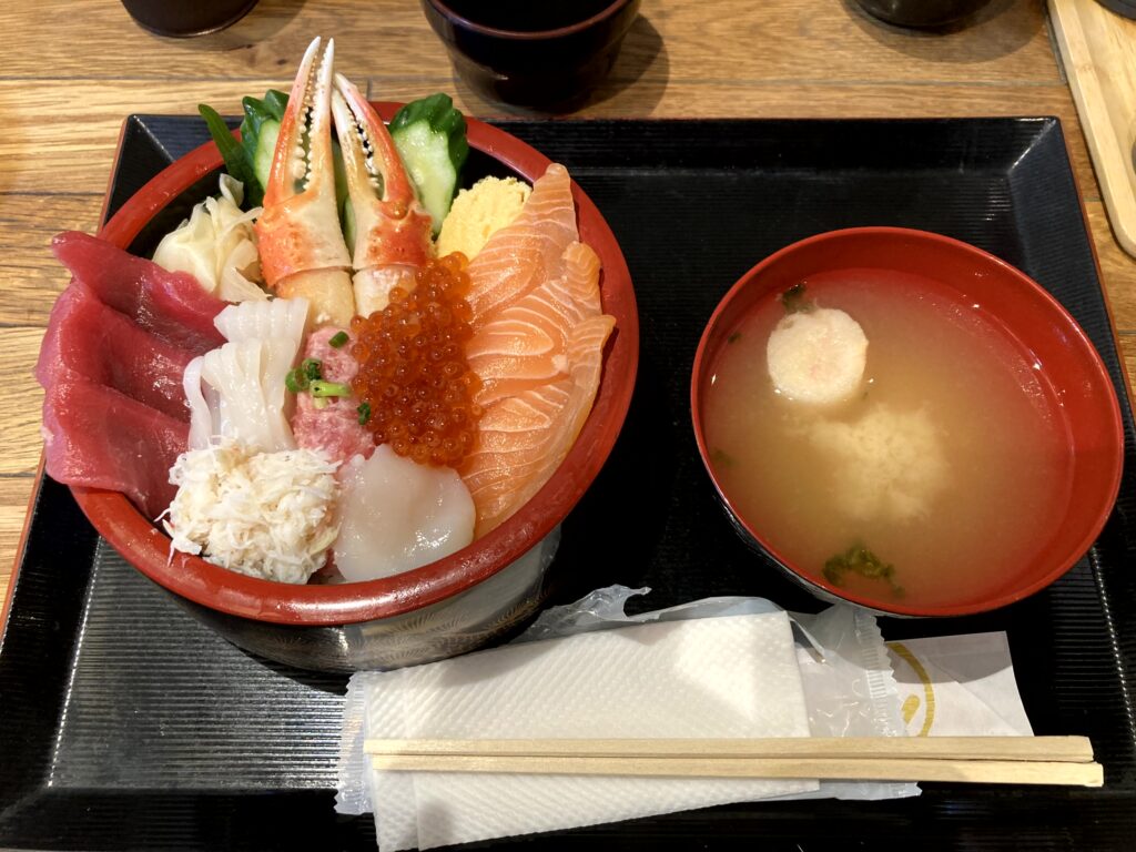 北海道の二条市場で海鮮丼を食べてきました