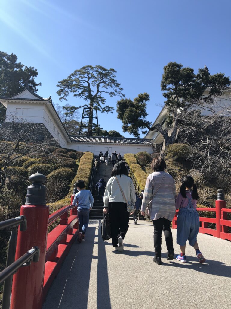 小田原城 赤い欄干が印象的な学橋・馬出門周辺