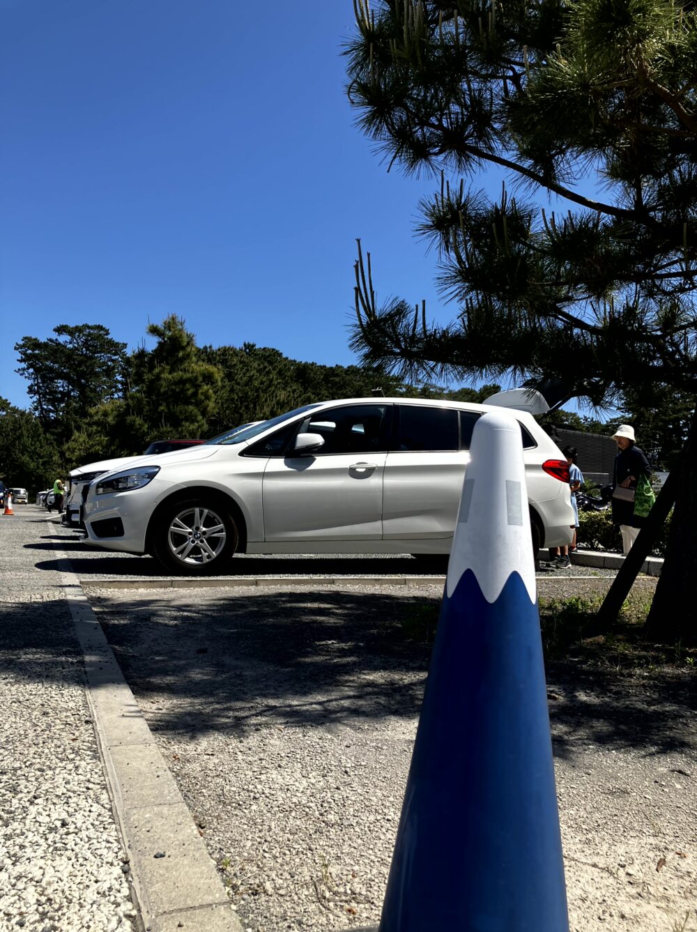 羽衣公園駐車場に立つ「ふじやまコーン」